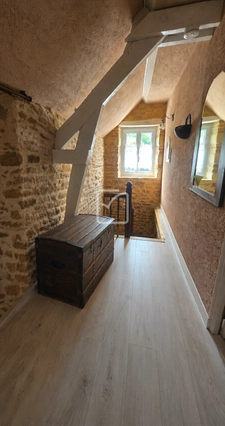 Maison de charme rénovée avec terrain et four à pain. 12