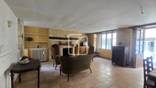 Maison en pierre à rénover avec cour et dépendances 6