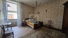 Maison en pierre à rénover avec cour et dépendances 9