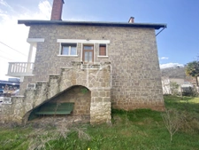 CHARMANTE MAISON DE VILLE EN PIERRE AVEC JARDIN 11
