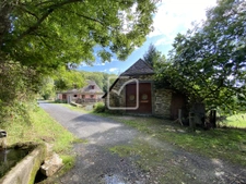 CHARMANT ENSEMBLE EN PIERRE A LA CAMPAGNE 1