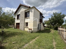 MAISON de VILLAGE AVEC JARDIN PROCHE DES COMMODITES 1