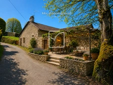 MAISON EN VIEILLE PIERRE A RENOVER 4