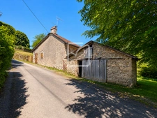 MAISON EN VIEILLE PIERRE A RENOVER 3