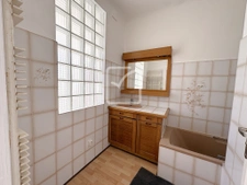 CHARMANTE MAISON EN PIERRE DE PLAIN PIED, AU CALME, PROCHE D 8