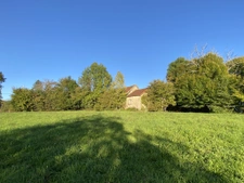 MAISON AVEC GRANGE ATTENANTE A RESTAURER AU CALME AVEC JOLIE 2