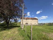 MAISON AVEC GRANGE ET FOURS A PAIN A RESTAURER  AU CALME AVE 19