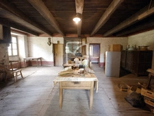 MAISON AVEC GRANGE ET FOURS A PAIN A RESTAURER  AU CALME AVE 13