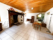 MAISON EN VIEILLE PIERRE A RENOVER 1