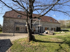 SUPERBE GRANGE RESTAUREE  VUE DOMINANTE SUR LA VALLEE CALME  17