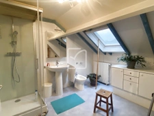 BELLE MAISON EN PIERRE PROCHE DES COMMODITES 13