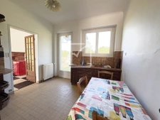 CHARMANTE MAISON EN PIERRE DE PLAIN PIED, AU CALME, PROCHE D 5