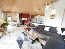 SUPERBE ENSEMBLE IMMOBILIER AVEC VUE DOMINANTE. 8