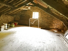 MAISON EN VIEILLE PIERRE A RENOVER 10