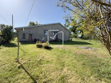 CHARMANTE MAISON EN PIERRE DE PLAIN PIED, AU CALME, PROCHE D 10