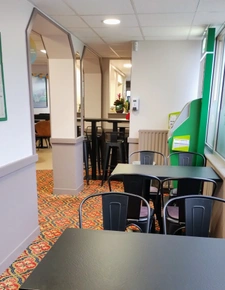 BEAU BAR RENOVE AMIGO LICENCE IV PMU    CENTRE VITRE 75 PLAC