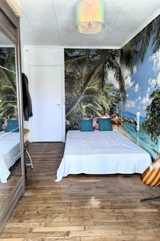 Maison familiale de caractère avec annexe constructible et j