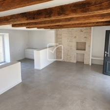 MAISON EN PIERRE - DEPENDANCES  15