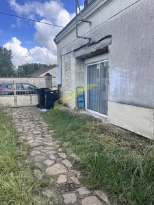 Maison  en pierre avec volumes, dépendances et grand terrain 4