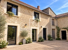 MAISON EN PIERRE - DEPENDANCES  21