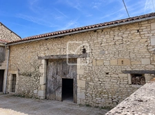 MAISON EN PIERRE - DEPENDANCES  12