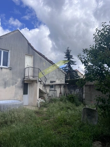 Maison  en pierre avec volumes, dépendances et grand terrain 8