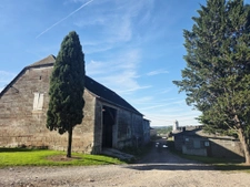 Corps de ferme isolé avec 55 hectares attenants et habitatio 12