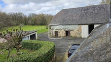Ancien corps de ferme à Vignols. Havre de paix en pleine nat 2