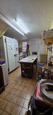 Maison de caractère en pierre avec potentiel commercial 9