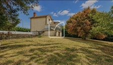 Maison année 1930 à rénover 135m2, piscine, terrain plat de  2