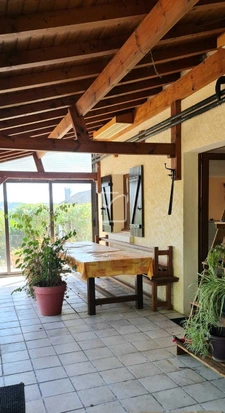Grande maison avec vaste garage indépendant 4