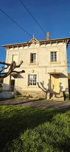 Ancienne école réhabilitée en maison d'habitation 1