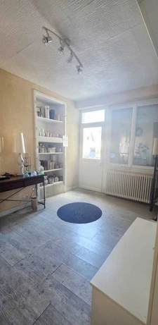 Maison de caractère en pierre avec potentiel commercial 8