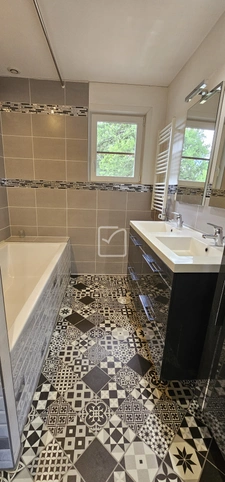 Charmante maison de plain pied avec jardin et bois sur Yssan 7