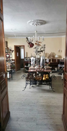Maison de caractère en pierre avec potentiel commercial 3