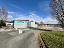 Local à louer de 409m2  2