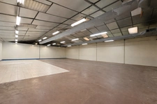Local commercial à louer de 600m2 1