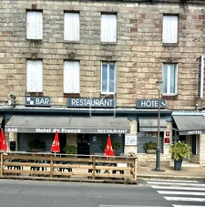 Ensemble immobilier de 799 m2 : Hôtel 2 étoiles, bar et rest 1