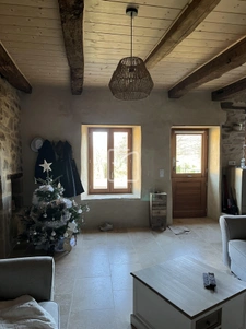 MAISON EN PIERRES 3 Pièces  8