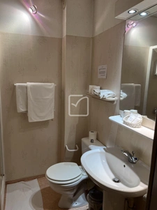 Ensemble immobilier de 799 m2 : Hôtel 2 étoiles, bar et rest 14