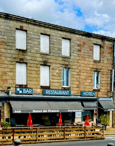 A VENDRE Hôtel-Bar-Restaurant- Coeur d'activité-26 chambres  2