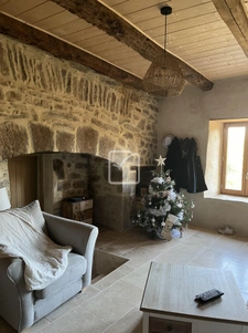 MAISON EN PIERRES 3 Pièces  7
