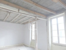 MAISON DE VILLAGE EN PIERRES AVEC LOCAL PROFESSIONNEL ET HAB 11