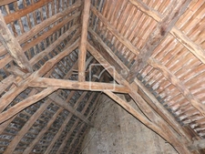 MAISON DE VILLAGE EN PIERRES AVEC LOCAL PROFESSIONNEL ET HAB 13