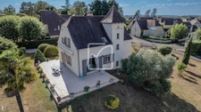 CONTEMPORAINE STYLE QUERCYNOIS AVEC PIGEONNIER  avec ESPACE  2