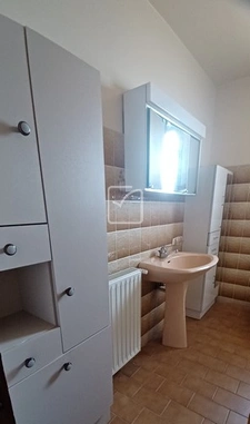 MAISON  DE PLAIN PIED 2 CHAMBRES  LUMINEUSE  EN TRES BON ETA 29