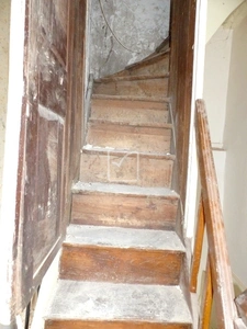 MAISON DE VILLAGE EN PIERRES AVEC LOCAL PROFESSIONNEL ET HAB 9