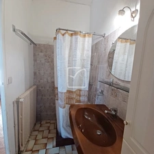 ENSEMBLE IMMOBILIER à GOURDON comprenant HABITATION 95 m2 HA 20