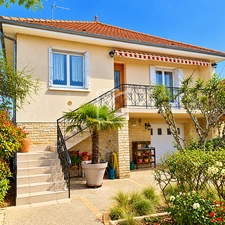 BELLE MAISON RENOVEE  EN PERIPHERIE CENTRE VILLE GOURDON, 16 1