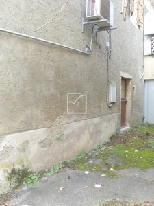 MAISON DE VILLAGE EN PIERRES AVEC LOCAL PROFESSIONNEL ET HAB 5